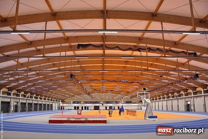 Zdjęcie w galerii na portalu naszraciborz.pl: Hala ZSOMS będzie zmodernizowana. Obecnie to bubel wiadomości z regionu