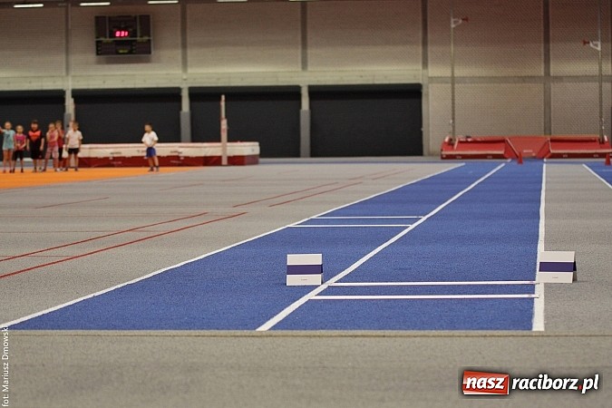 Zdjęcie w galerii na portalu naszraciborz.pl: Hala ZSOMS będzie zmodernizowana. Obecnie to bubel wiadomości z regionu