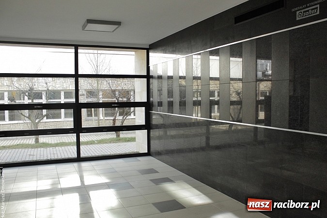 Zdjęcie w galerii na portalu naszraciborz.pl: Hala ZSOMS będzie zmodernizowana. Obecnie to bubel wiadomości z regionu