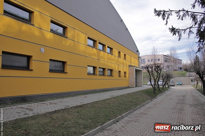 Zdjęcie w galerii na portalu naszraciborz.pl: Hala ZSOMS będzie zmodernizowana. Obecnie to bubel wiadomości z regionu
