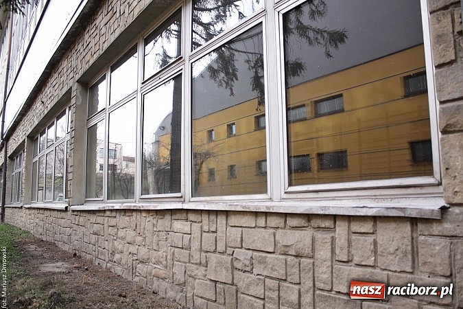 Zdjęcie w galerii na portalu naszraciborz.pl: Hala ZSOMS będzie zmodernizowana. Obecnie to bubel wiadomości z regionu