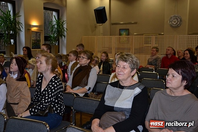 Zdjęcie w galerii na portalu naszraciborz.pl: Jasełka 2015 - ruszył przegląd w Tworkowie wiadomości z regionu