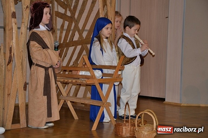 Zdjęcie w galerii na portalu naszraciborz.pl: Jasełka 2015 - ruszył przegląd w Tworkowie wiadomości z regionu