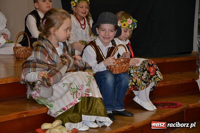 Zdjęcie w galerii na portalu naszraciborz.pl: Jasełka 2015 - ruszył przegląd w Tworkowie wiadomości z regionu