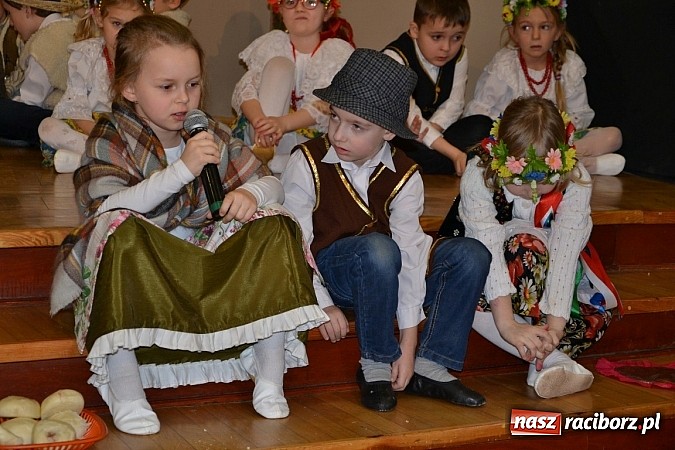 Zdjęcie w galerii na portalu naszraciborz.pl: Jasełka 2015 - ruszył przegląd w Tworkowie wiadomości z regionu