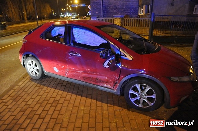 Zdjęcie w galerii na portalu naszraciborz.pl: Zderzenie trzech pojazdów na Odrostradzie wiadomości z regionu