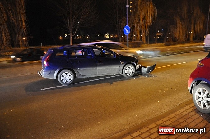 Zdjęcie w galerii na portalu naszraciborz.pl: Zderzenie trzech pojazdów na Odrostradzie wiadomości z regionu