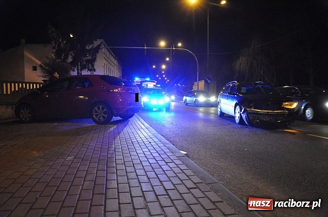 Zdjęcie w galerii na portalu naszraciborz.pl: Zderzenie trzech pojazdów na Odrostradzie wiadomości z regionu