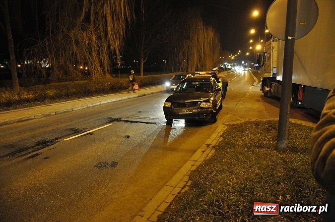 Zdjęcie w galerii na portalu naszraciborz.pl: Zderzenie trzech pojazdów na Odrostradzie wiadomości z regionu