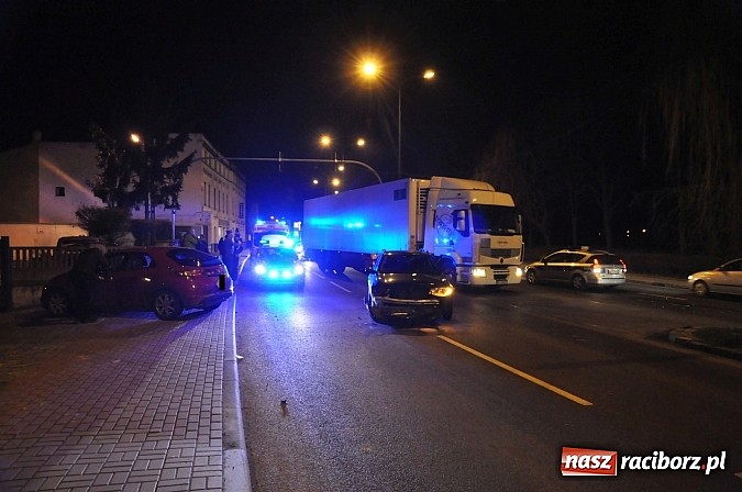 Zdjęcie w galerii na portalu naszraciborz.pl: Zderzenie trzech pojazdów na Odrostradzie wiadomości z regionu