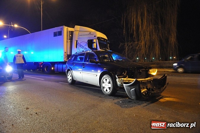 Zdjęcie w galerii na portalu naszraciborz.pl: Zderzenie trzech pojazdów na Odrostradzie wiadomości z regionu