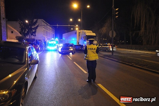 Zdjęcie w galerii na portalu naszraciborz.pl: Zderzenie trzech pojazdów na Odrostradzie wiadomości z regionu