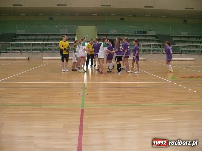 Zdjęcie w galerii na portalu naszraciborz.pl: I Otwarte Mistrzostwa Raciborza w Piłce Nożnej Halowej Dziewcząt Szk&oacute;ł Gimnazjalnych wiadomości z regionu