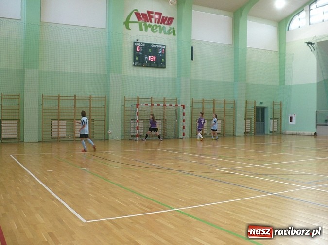 Zdjęcie w galerii na portalu naszraciborz.pl: I Otwarte Mistrzostwa Raciborza w Piłce Nożnej Halowej Dziewcząt Szk&oacute;ł Gimnazjalnych wiadomości z regionu