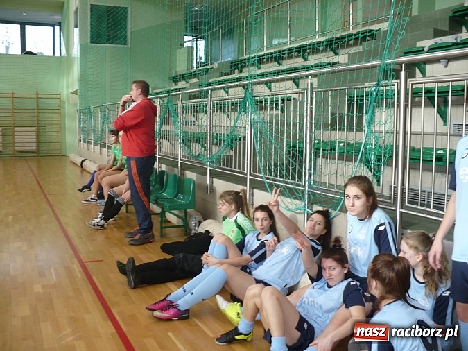 Zdjęcie w galerii na portalu naszraciborz.pl: I Otwarte Mistrzostwa Raciborza w Piłce Nożnej Halowej Dziewcząt Szk&oacute;ł Gimnazjalnych wiadomości z regionu