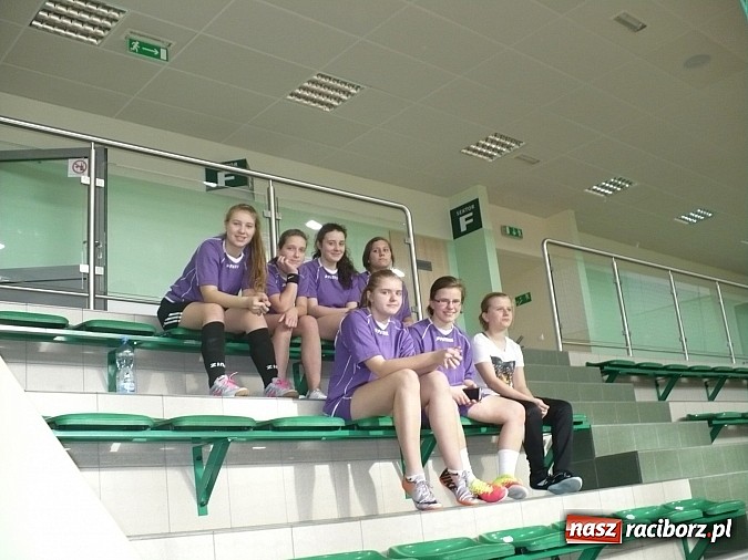 Zdjęcie w galerii na portalu naszraciborz.pl: I Otwarte Mistrzostwa Raciborza w Piłce Nożnej Halowej Dziewcząt Szk&oacute;ł Gimnazjalnych wiadomości z regionu