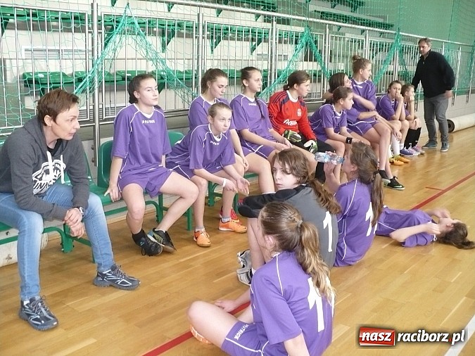 Zdjęcie w galerii na portalu naszraciborz.pl: I Otwarte Mistrzostwa Raciborza w Piłce Nożnej Halowej Dziewcząt Szk&oacute;ł Gimnazjalnych wiadomości z regionu