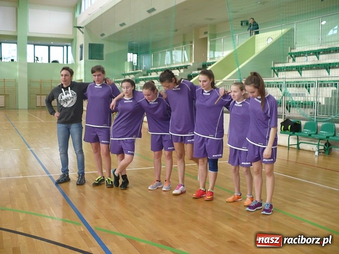 Zdjęcie w galerii na portalu naszraciborz.pl: I Otwarte Mistrzostwa Raciborza w Piłce Nożnej Halowej Dziewcząt Szk&oacute;ł Gimnazjalnych wiadomości z regionu