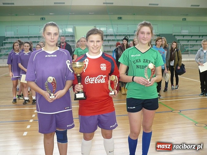 Zdjęcie w galerii na portalu naszraciborz.pl: I Otwarte Mistrzostwa Raciborza w Piłce Nożnej Halowej Dziewcząt Szk&oacute;ł Gimnazjalnych wiadomości z regionu
