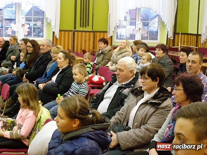 Zdjęcie w galerii na portalu naszraciborz.pl: Wieczór kolęd i jasełek w Borucinie wiadomości z regionu