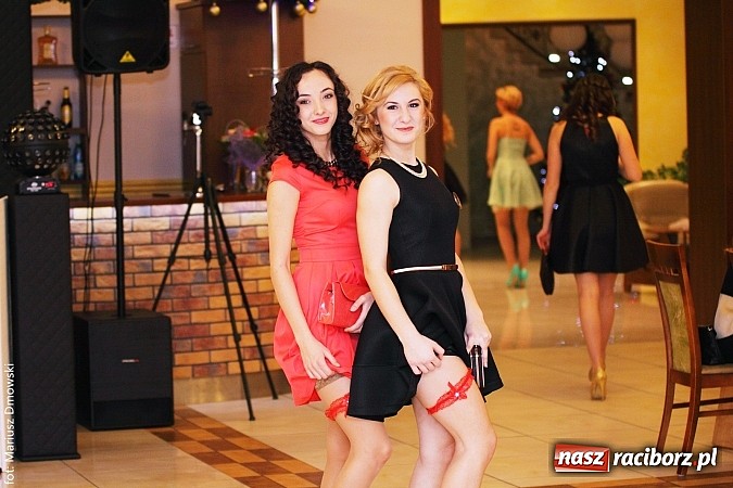 Zdjęcie w galerii na portalu naszraciborz.pl: Maturzyści z raciborskiej Budowlanki bawią się w Anielskim Młynie w Pogrzebieniu wiadomości z regionu