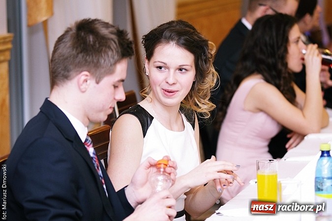 Zdjęcie w galerii na portalu naszraciborz.pl: Maturzyści z raciborskiej Budowlanki bawią się w Anielskim Młynie w Pogrzebieniu wiadomości z regionu