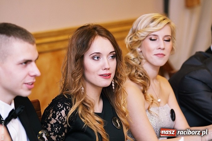 Zdjęcie w galerii na portalu naszraciborz.pl: Maturzyści z raciborskiej Budowlanki bawią się w Anielskim Młynie w Pogrzebieniu wiadomości z regionu