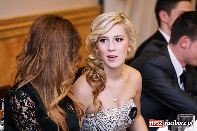 Zdjęcie w galerii na portalu naszraciborz.pl: Maturzyści z raciborskiej Budowlanki bawią się w Anielskim Młynie w Pogrzebieniu wiadomości z regionu