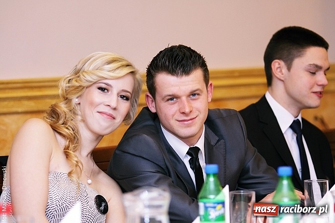 Zdjęcie w galerii na portalu naszraciborz.pl: Maturzyści z raciborskiej Budowlanki bawią się w Anielskim Młynie w Pogrzebieniu wiadomości z regionu