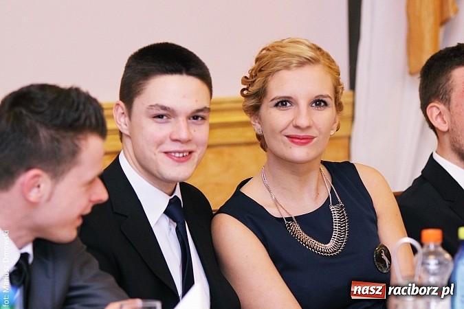 Zdjęcie w galerii na portalu naszraciborz.pl: Maturzyści z raciborskiej Budowlanki bawią się w Anielskim Młynie w Pogrzebieniu wiadomości z regionu