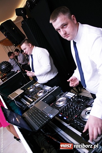 Zdjęcie w galerii na portalu naszraciborz.pl: Maturzyści z raciborskiej Budowlanki bawią się w Anielskim Młynie w Pogrzebieniu wiadomości z regionu