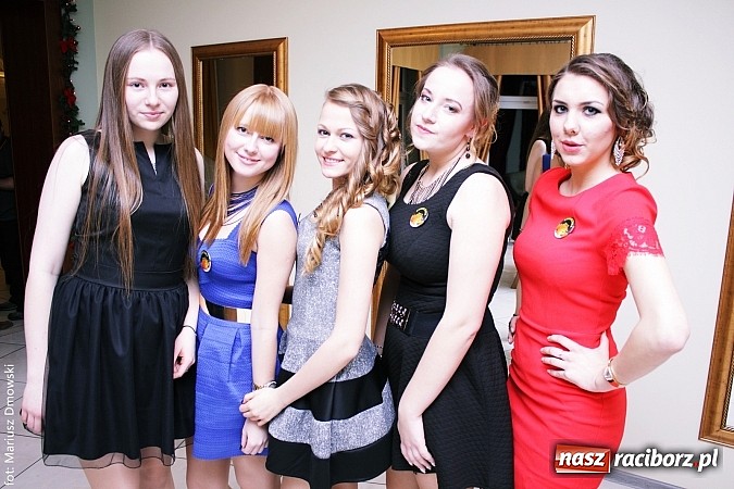 Zdjęcie w galerii na portalu naszraciborz.pl: Maturzyści z raciborskiej Budowlanki bawią się w Anielskim Młynie w Pogrzebieniu wiadomości z regionu