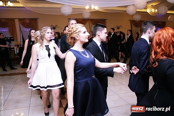 Zdjęcie w galerii na portalu naszraciborz.pl: Maturzyści z raciborskiej Budowlanki bawią się w Anielskim Młynie w Pogrzebieniu wiadomości z regionu