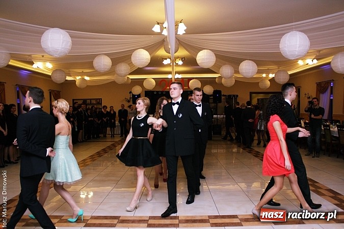 Zdjęcie w galerii na portalu naszraciborz.pl: Maturzyści z raciborskiej Budowlanki bawią się w Anielskim Młynie w Pogrzebieniu wiadomości z regionu