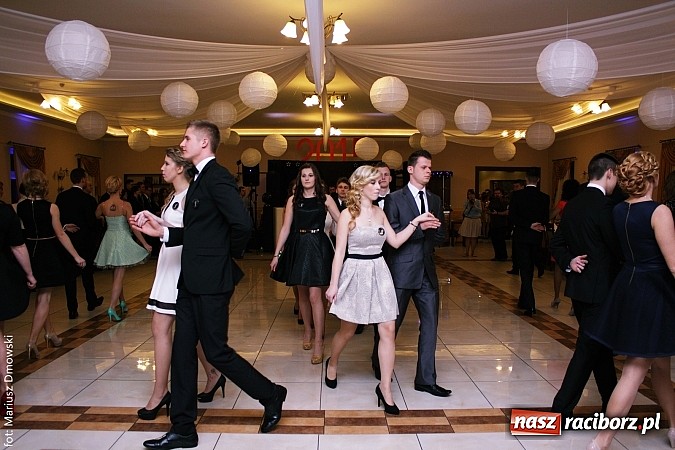 Zdjęcie w galerii na portalu naszraciborz.pl: Maturzyści z raciborskiej Budowlanki bawią się w Anielskim Młynie w Pogrzebieniu wiadomości z regionu