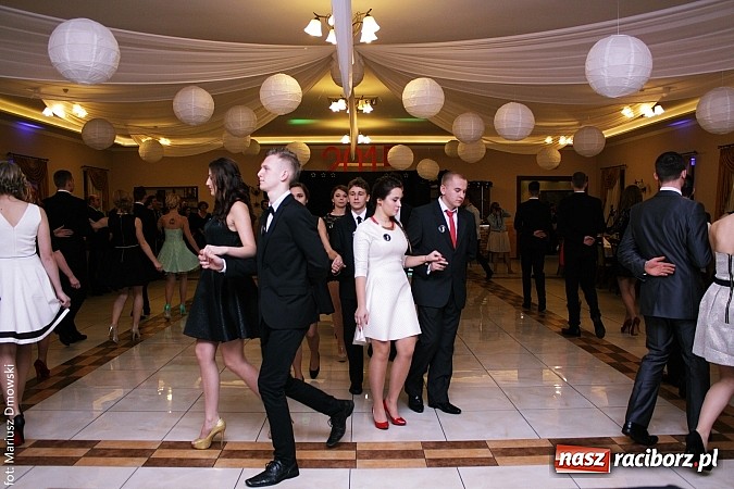 Zdjęcie w galerii na portalu naszraciborz.pl: Maturzyści z raciborskiej Budowlanki bawią się w Anielskim Młynie w Pogrzebieniu wiadomości z regionu