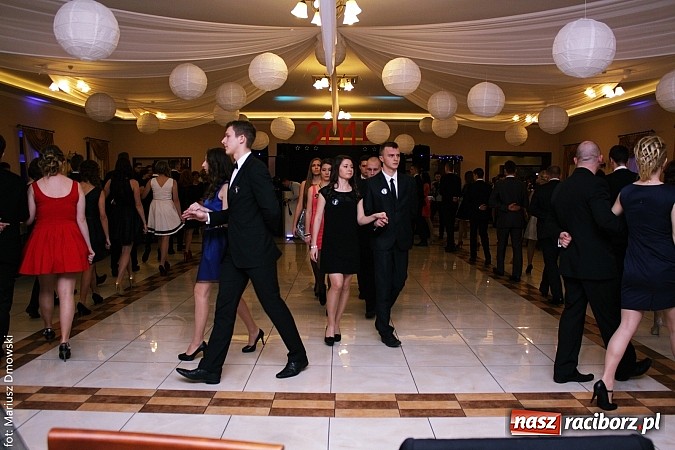 Zdjęcie w galerii na portalu naszraciborz.pl: Maturzyści z raciborskiej Budowlanki bawią się w Anielskim Młynie w Pogrzebieniu wiadomości z regionu