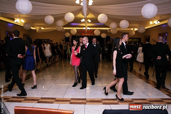 Zdjęcie w galerii na portalu naszraciborz.pl: Maturzyści z raciborskiej Budowlanki bawią się w Anielskim Młynie w Pogrzebieniu wiadomości z regionu