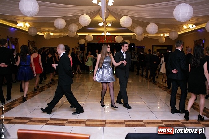 Zdjęcie w galerii na portalu naszraciborz.pl: Maturzyści z raciborskiej Budowlanki bawią się w Anielskim Młynie w Pogrzebieniu wiadomości z regionu