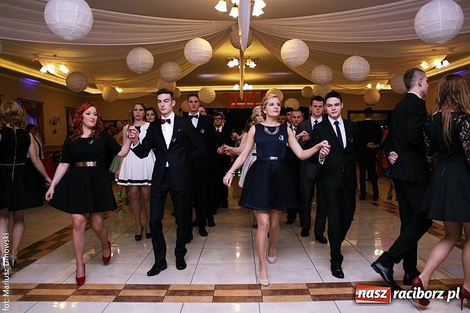 Zdjęcie w galerii na portalu naszraciborz.pl: Maturzyści z raciborskiej Budowlanki bawią się w Anielskim Młynie w Pogrzebieniu wiadomości z regionu