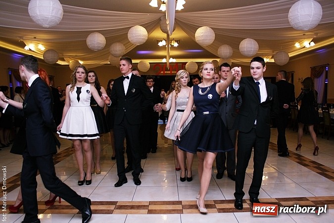 Zdjęcie w galerii na portalu naszraciborz.pl: Maturzyści z raciborskiej Budowlanki bawią się w Anielskim Młynie w Pogrzebieniu wiadomości z regionu