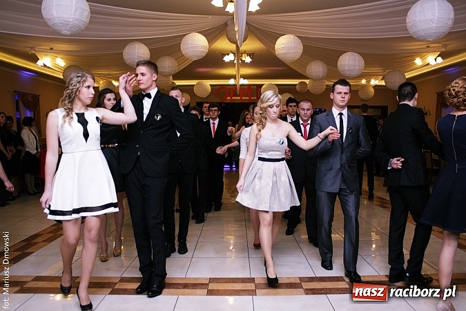 Zdjęcie w galerii na portalu naszraciborz.pl: Maturzyści z raciborskiej Budowlanki bawią się w Anielskim Młynie w Pogrzebieniu wiadomości z regionu