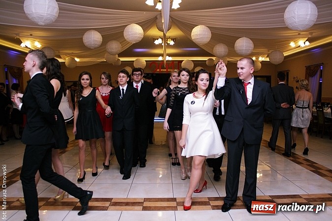 Zdjęcie w galerii na portalu naszraciborz.pl: Maturzyści z raciborskiej Budowlanki bawią się w Anielskim Młynie w Pogrzebieniu wiadomości z regionu