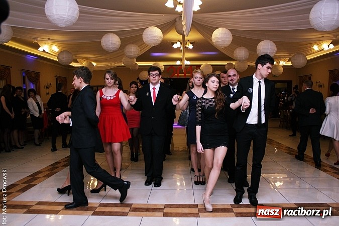 Zdjęcie w galerii na portalu naszraciborz.pl: Maturzyści z raciborskiej Budowlanki bawią się w Anielskim Młynie w Pogrzebieniu wiadomości z regionu