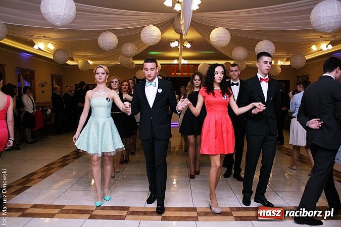 Zdjęcie w galerii na portalu naszraciborz.pl: Maturzyści z raciborskiej Budowlanki bawią się w Anielskim Młynie w Pogrzebieniu wiadomości z regionu