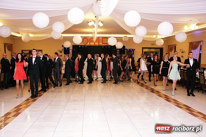 Zdjęcie w galerii na portalu naszraciborz.pl: Maturzyści z raciborskiej Budowlanki bawią się w Anielskim Młynie w Pogrzebieniu wiadomości z regionu