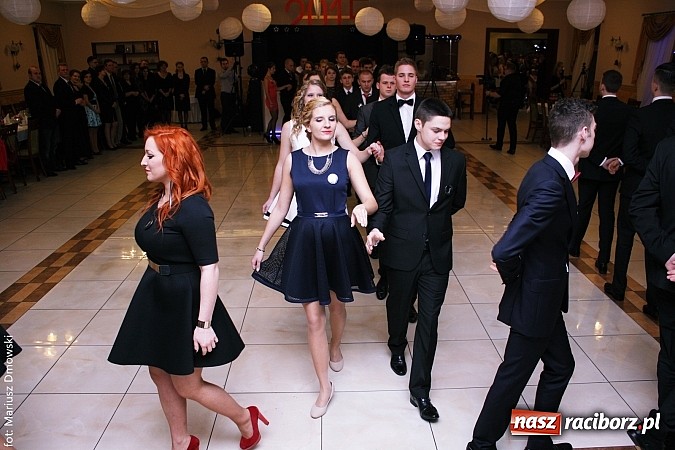 Zdjęcie w galerii na portalu naszraciborz.pl: Maturzyści z raciborskiej Budowlanki bawią się w Anielskim Młynie w Pogrzebieniu wiadomości z regionu