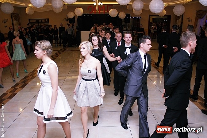 Zdjęcie w galerii na portalu naszraciborz.pl: Maturzyści z raciborskiej Budowlanki bawią się w Anielskim Młynie w Pogrzebieniu wiadomości z regionu