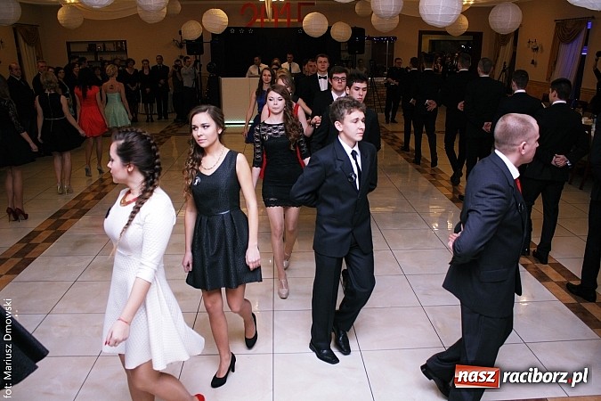 Zdjęcie w galerii na portalu naszraciborz.pl: Maturzyści z raciborskiej Budowlanki bawią się w Anielskim Młynie w Pogrzebieniu wiadomości z regionu