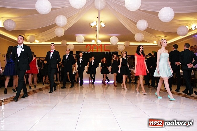 Zdjęcie w galerii na portalu naszraciborz.pl: Maturzyści z raciborskiej Budowlanki bawią się w Anielskim Młynie w Pogrzebieniu wiadomości z regionu